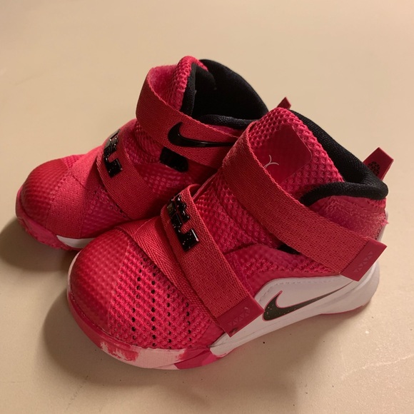 5c nike girl shoes
